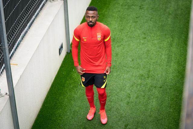 奇异果体育官网-国足23人名单出炉 李可费南多和郑铮董春雨落选