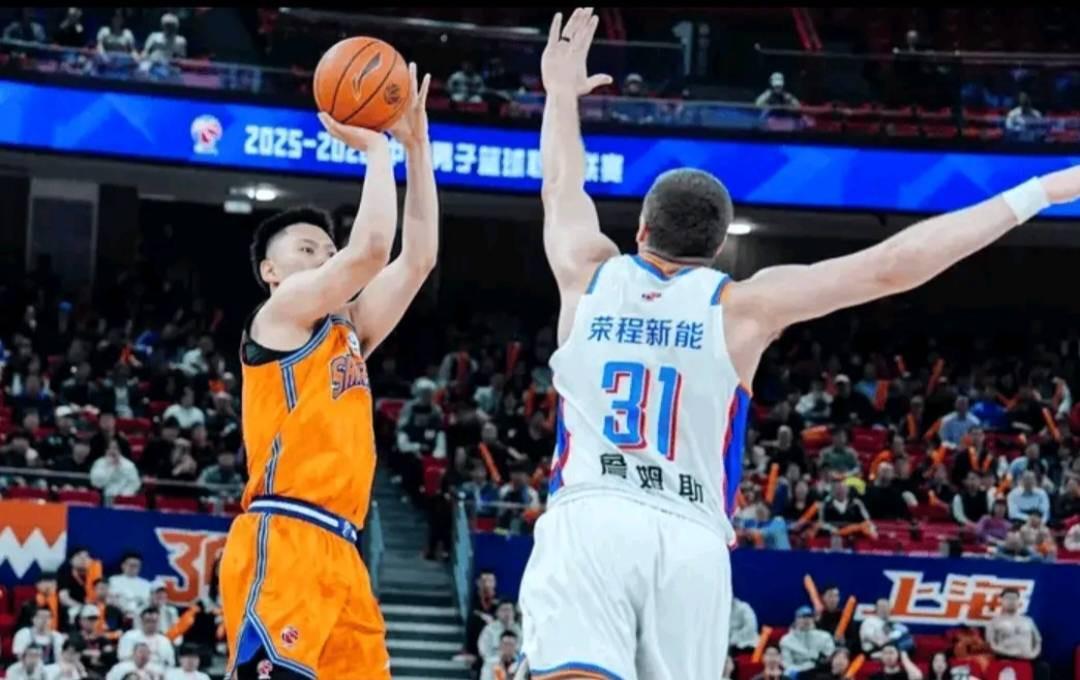 奇异果体育-一步一脚印，李弘权3年前获最快进步球员，今年入选一阵
